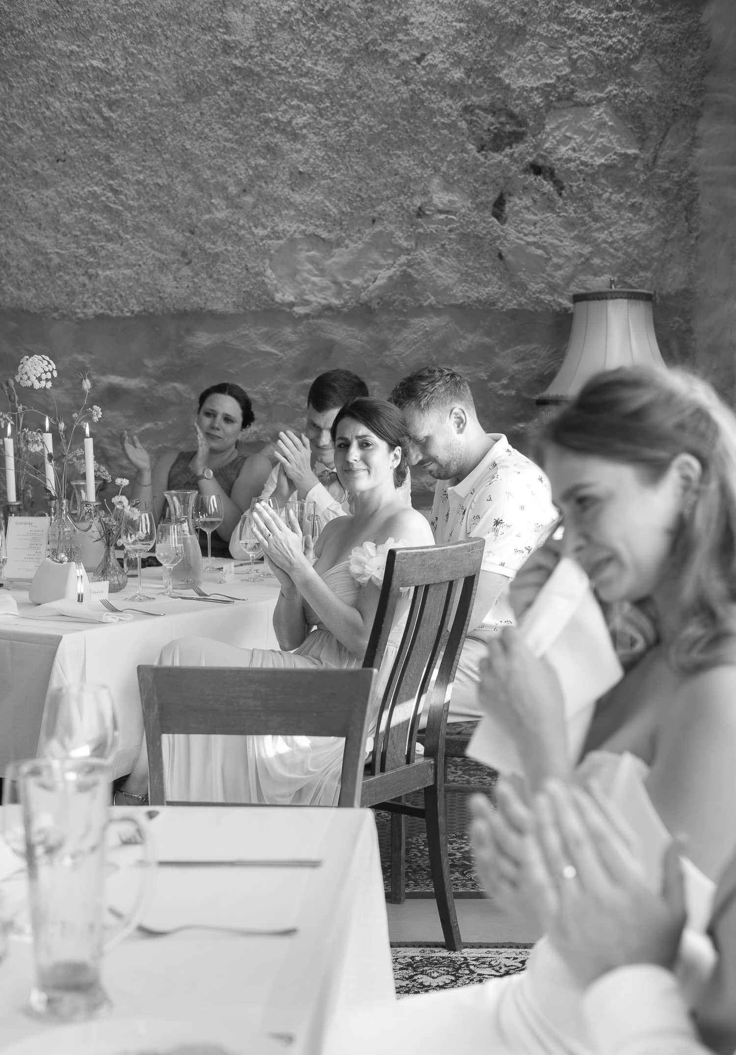 Hochzeitsfotos, natürliche Hochzeitsfotos, natürliche Hochzeitsfotografie, authentische Hochzeitsfotos, freie Trauung Dresden, Hochzeitsfotos Sachsen, Hochzeitsfotograf Freital, Hochzeitsfotografin Dresden, Restauration Julius Kost, Heiraten in Dresden, Heiraten in Sachsen, Hochzeitsplanung, Brautpaarshooting, Hochzeit im kleinen Kreis, Hochzeitsplanung Dresden, Dresden, Meißen, Radebeul, Chemnitz, Leipzig, Saechsische Schweiz, Pirna, authentisch, natürlich, elegant, Hochzeitsfotos ohne Posing, ungestellte Hochzeitsfotos, Brautkleid, Standesamtliche Trauung, kirchliche Trauung, freie Trauung, intime Hochzeit, dokumentarisch, emotional, zeitlos, modern, Hochzeitsreportage, Ganztagesreportage, emotional, authentisch, ungestellt, natürlich, Elbsandsteingebirge, Pillnitz, Moritzburg